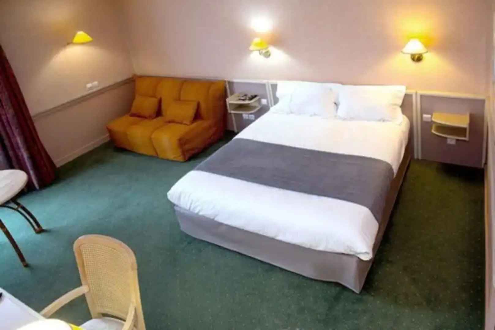 Hotel Logis de Lyon Est