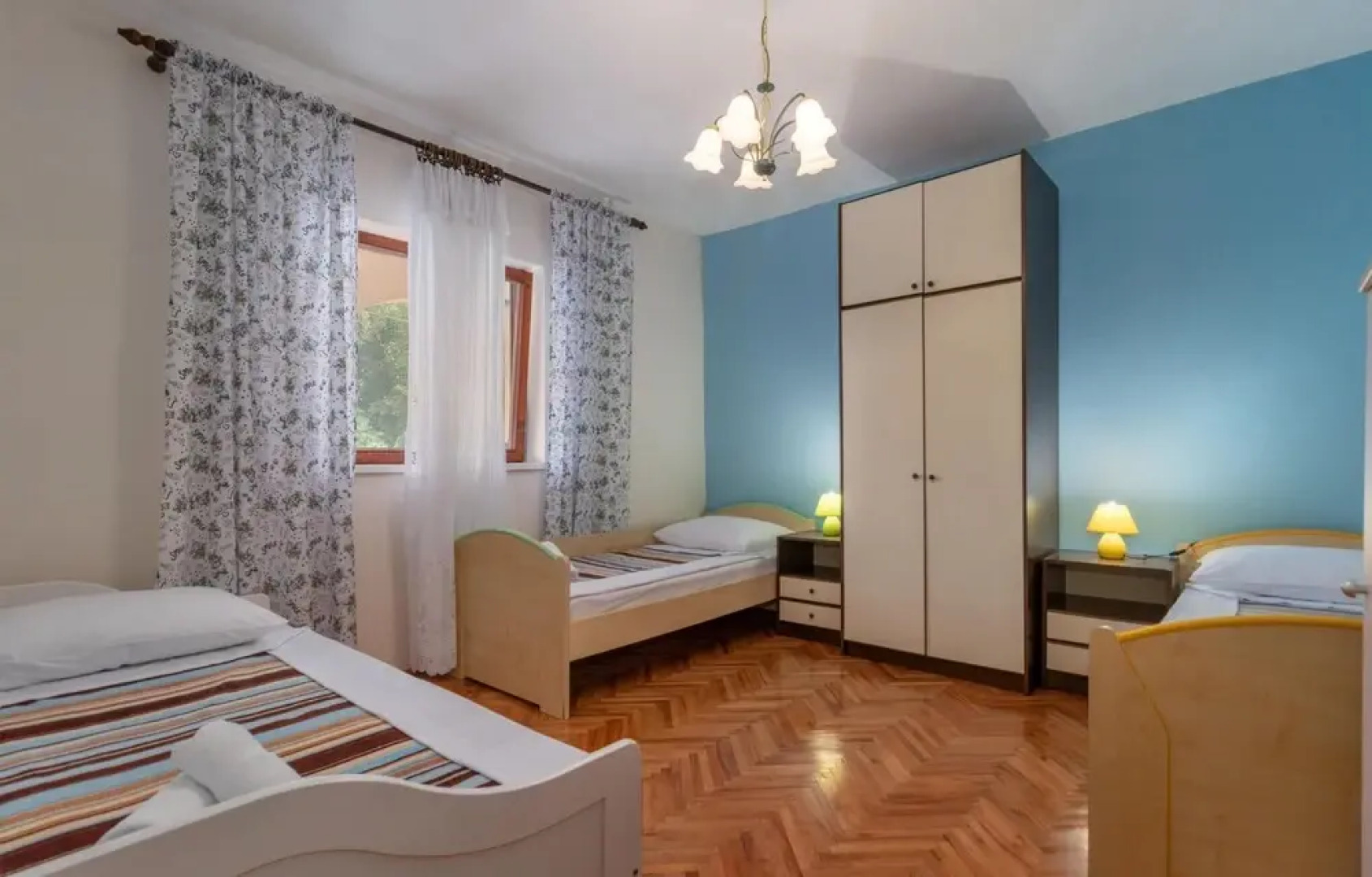 Beautiful Home in Donji Zagon With Wifi and 6 Bedrooms