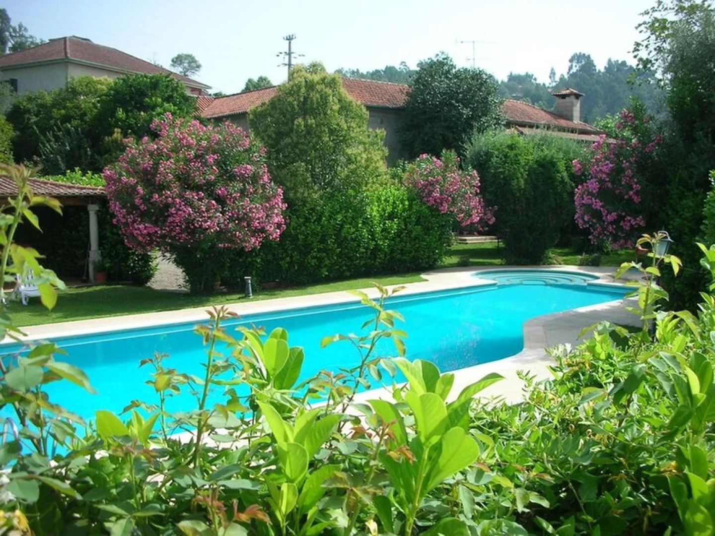 House With 2 Bedrooms in Pedraça, With Wonderful Mountain View, Shared Pool, Enclosed Garden Near the Beach