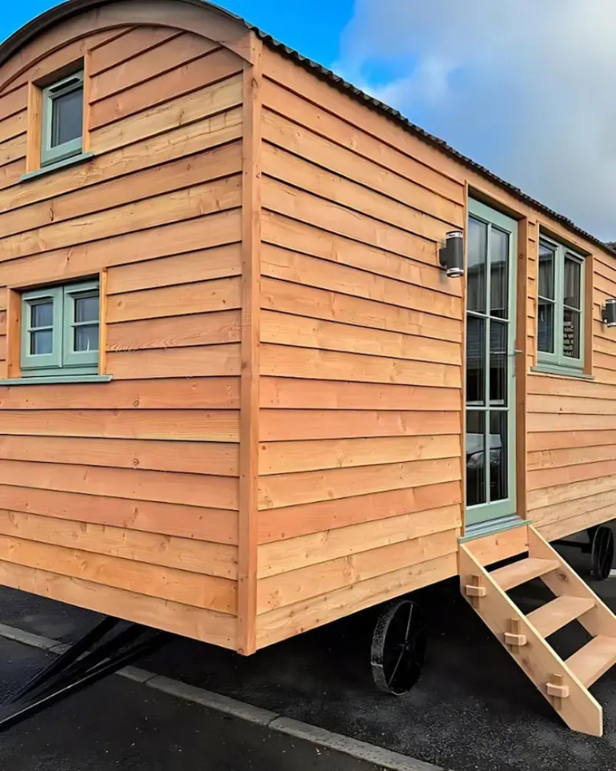 Luxury Shepherds Hut Near Glamorgan Coast