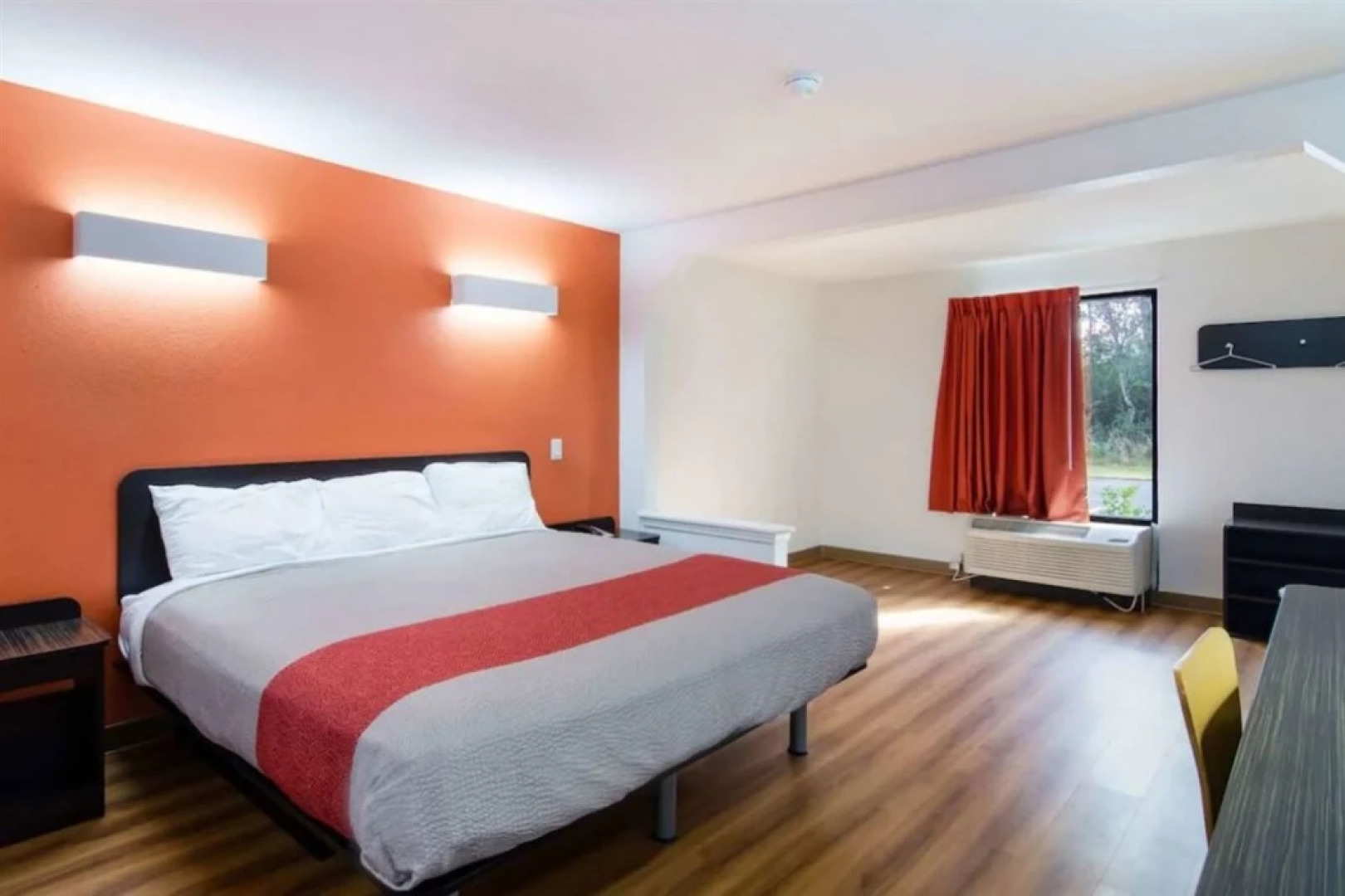 Deluxe Inn & Suites - Moss Point