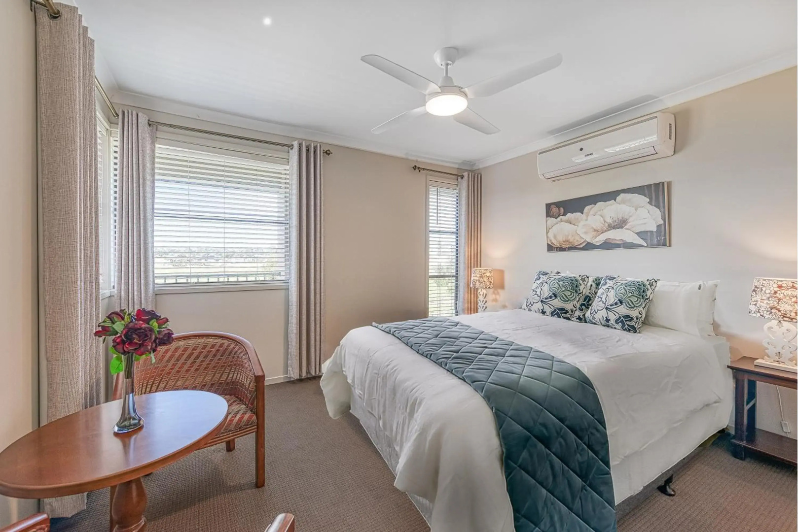 Seabreeze Haven -Wifi, Netflix, pet friendly beach house