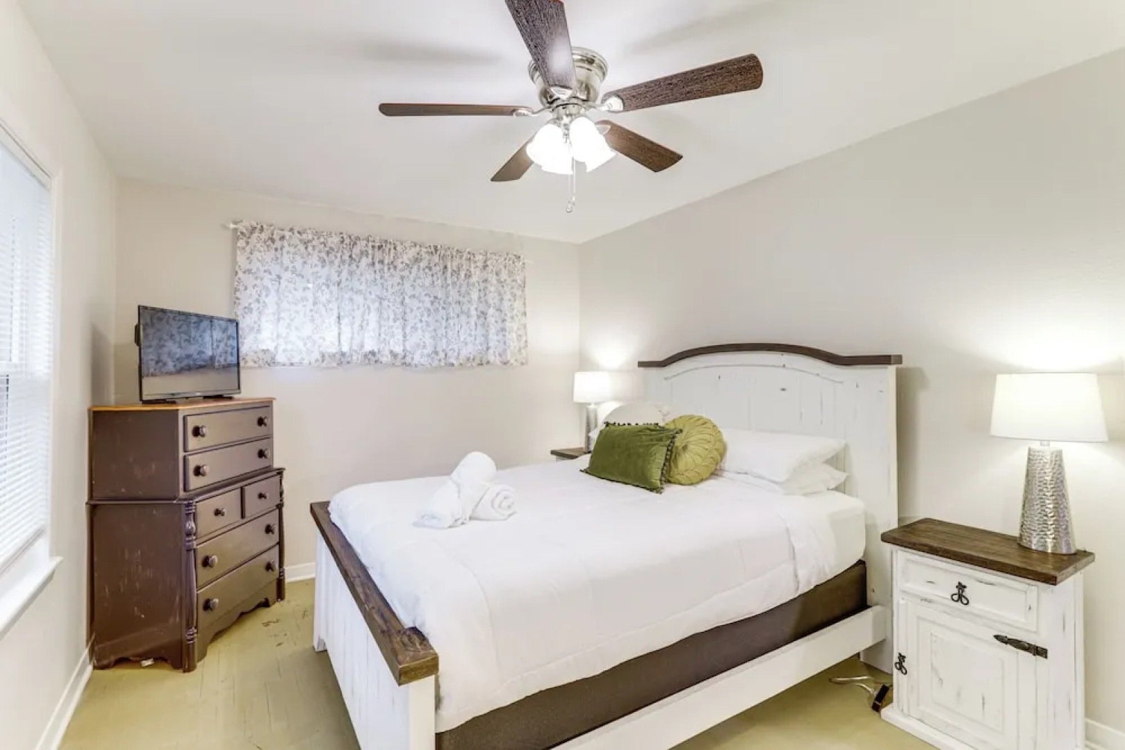 Lovely Tomball Home < 1 Mi to Dtwn + Pool Access!