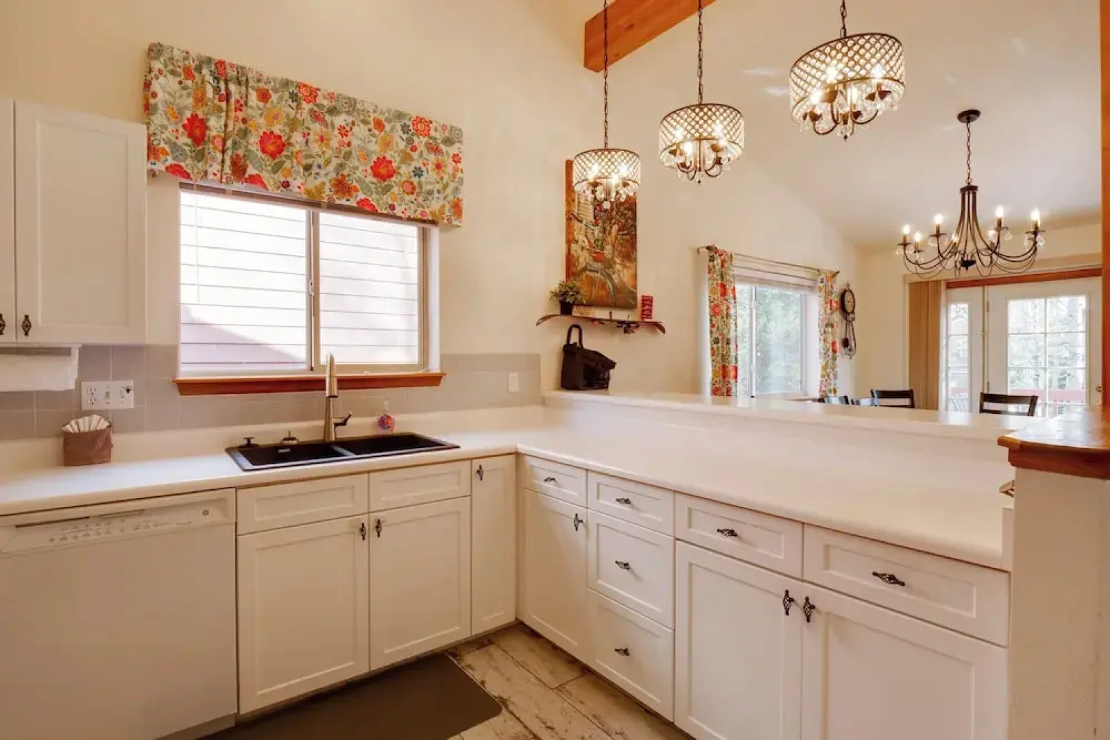 Homey Dog-friendly Retreat w/ Deck in Dtwn Frisco!