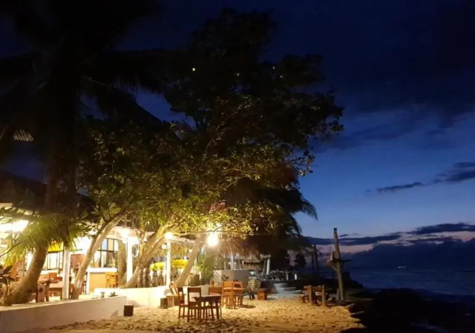 RedDoorz @ Evangeline Beach Resort