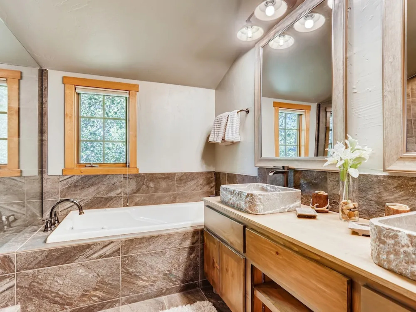 28953 Cathedral City - 5 Br Home