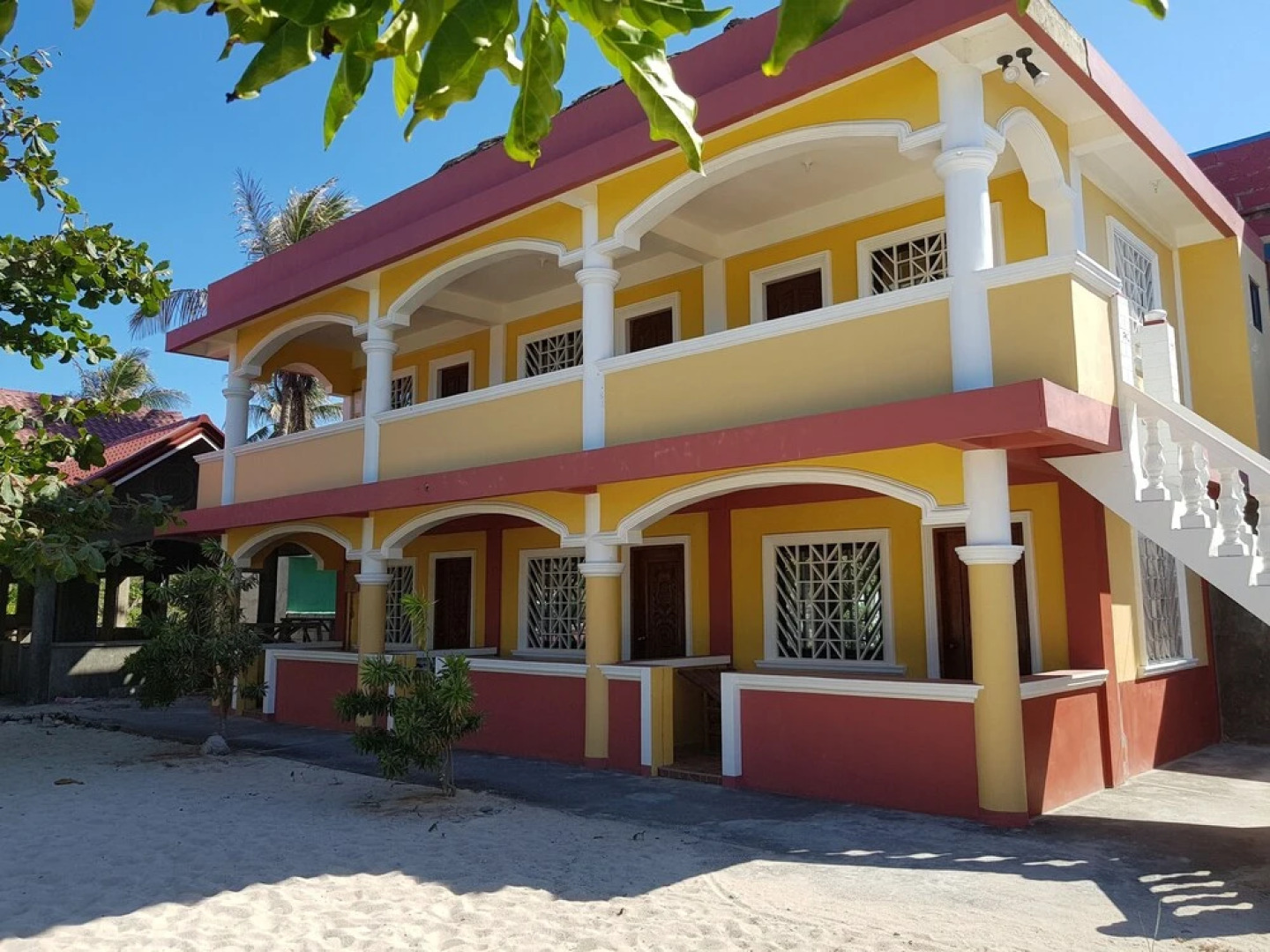 Paz Patar Beach House Resort