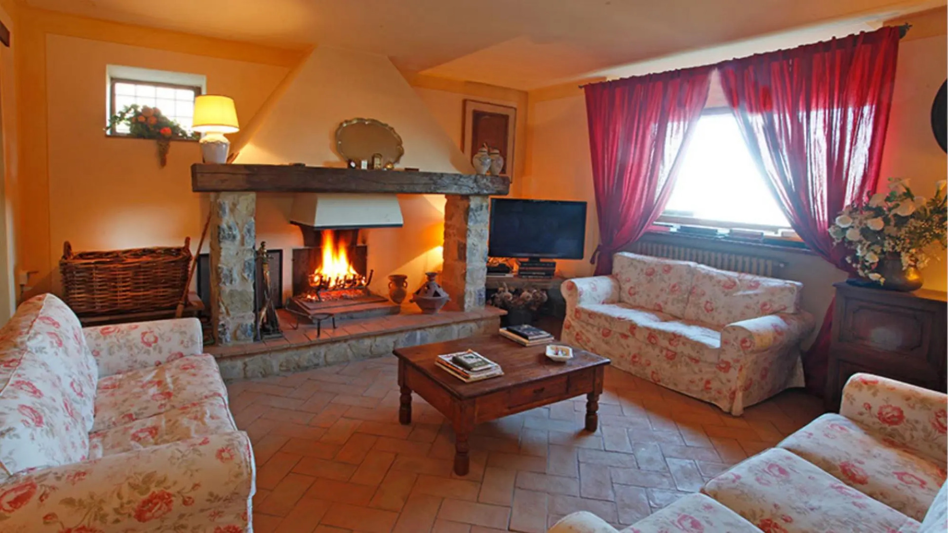 Villa La Felce, a typical Tuscan farmhouse surrounded by nature-VILLA LA FELCE