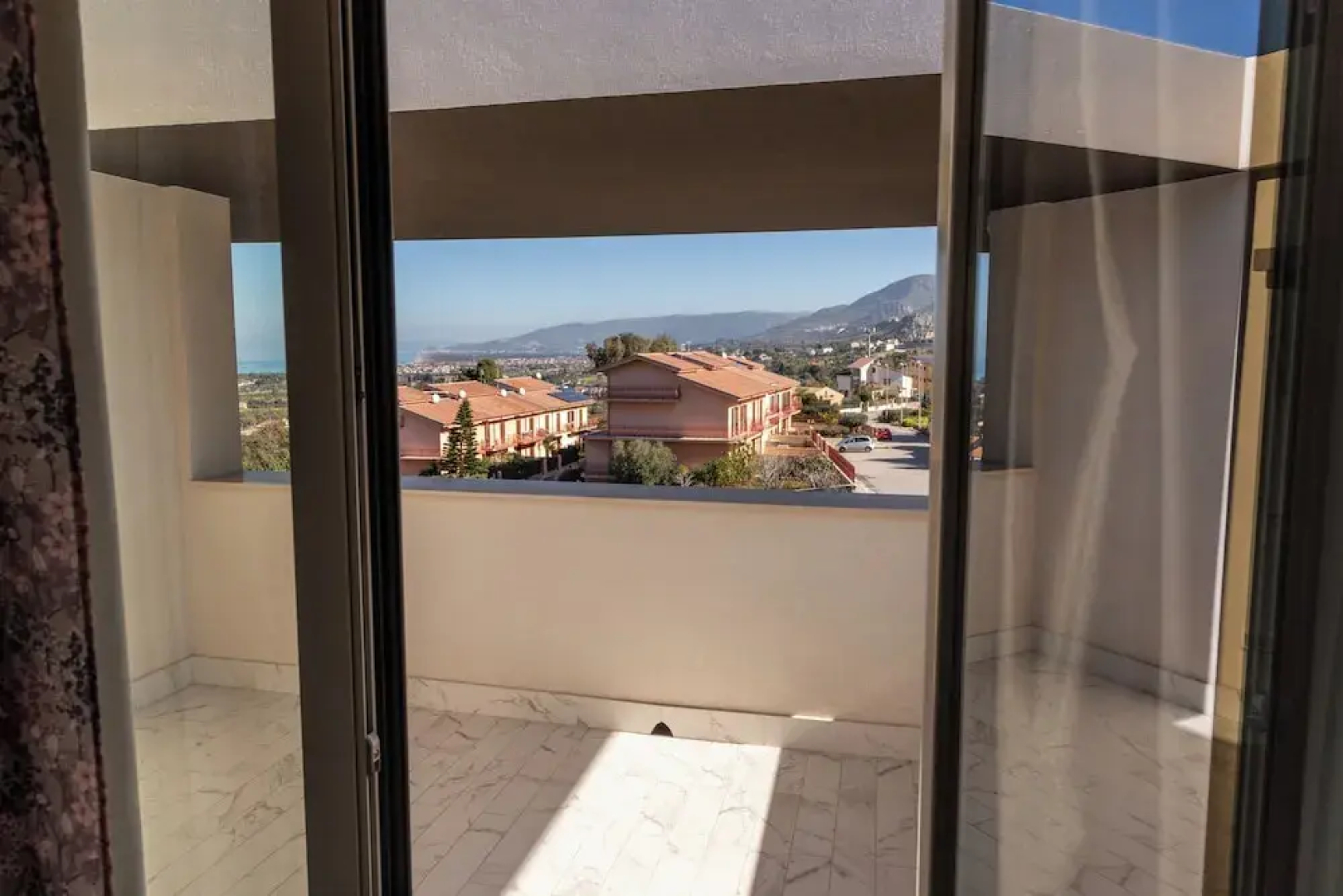 Residence con Piscina e Giardino