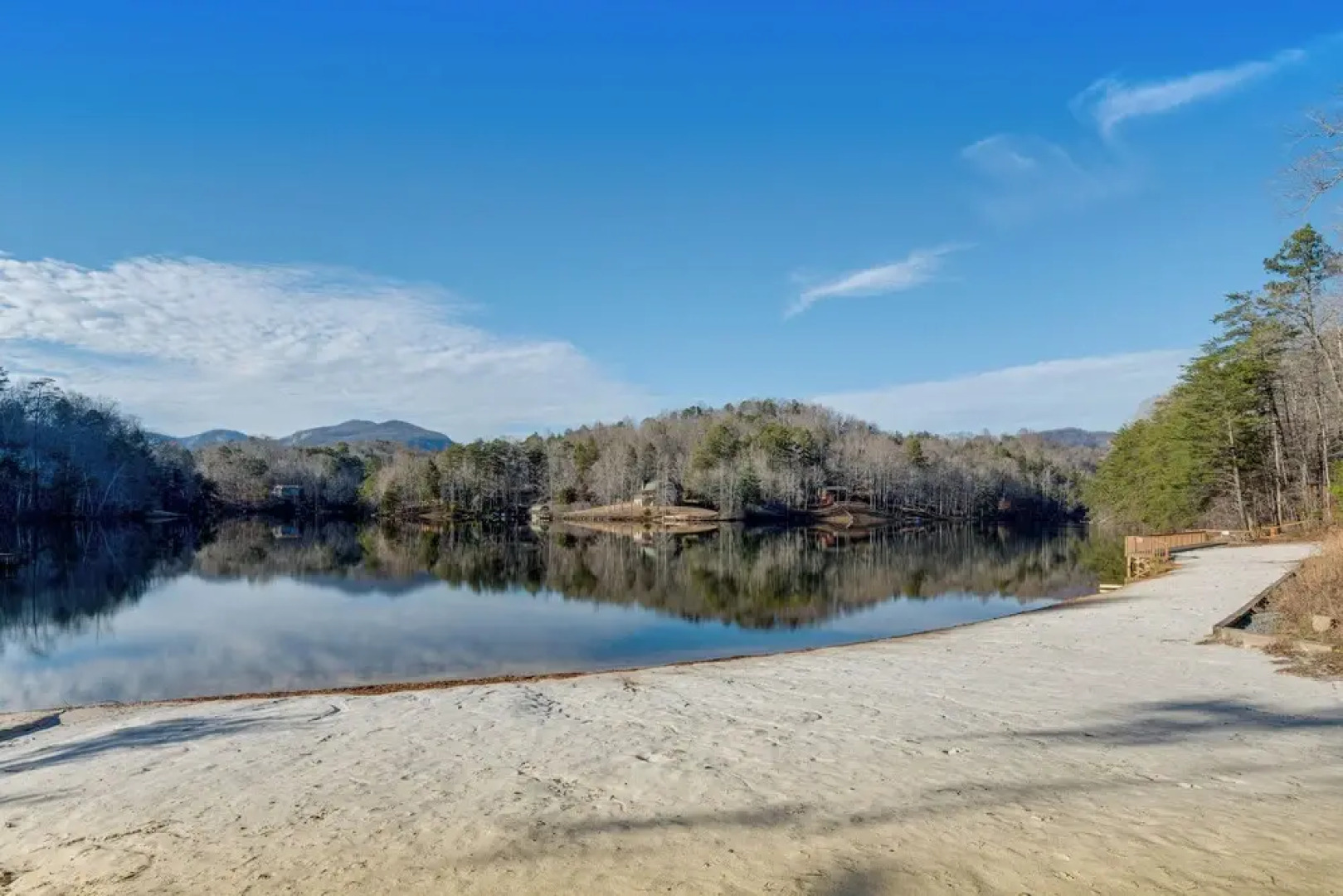 Pet-friendly Cabin w/ Loft: 5 Mi to Lake Lure!