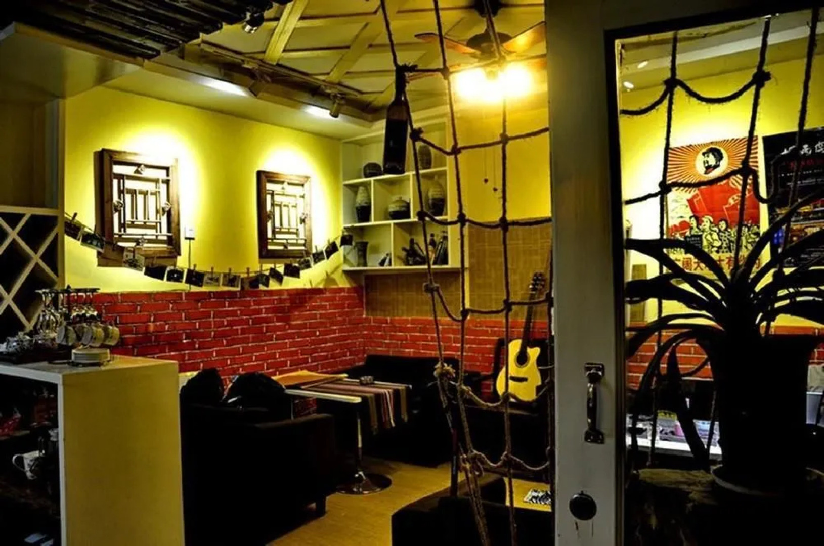 Migratory Bird In Fenghuang Inn