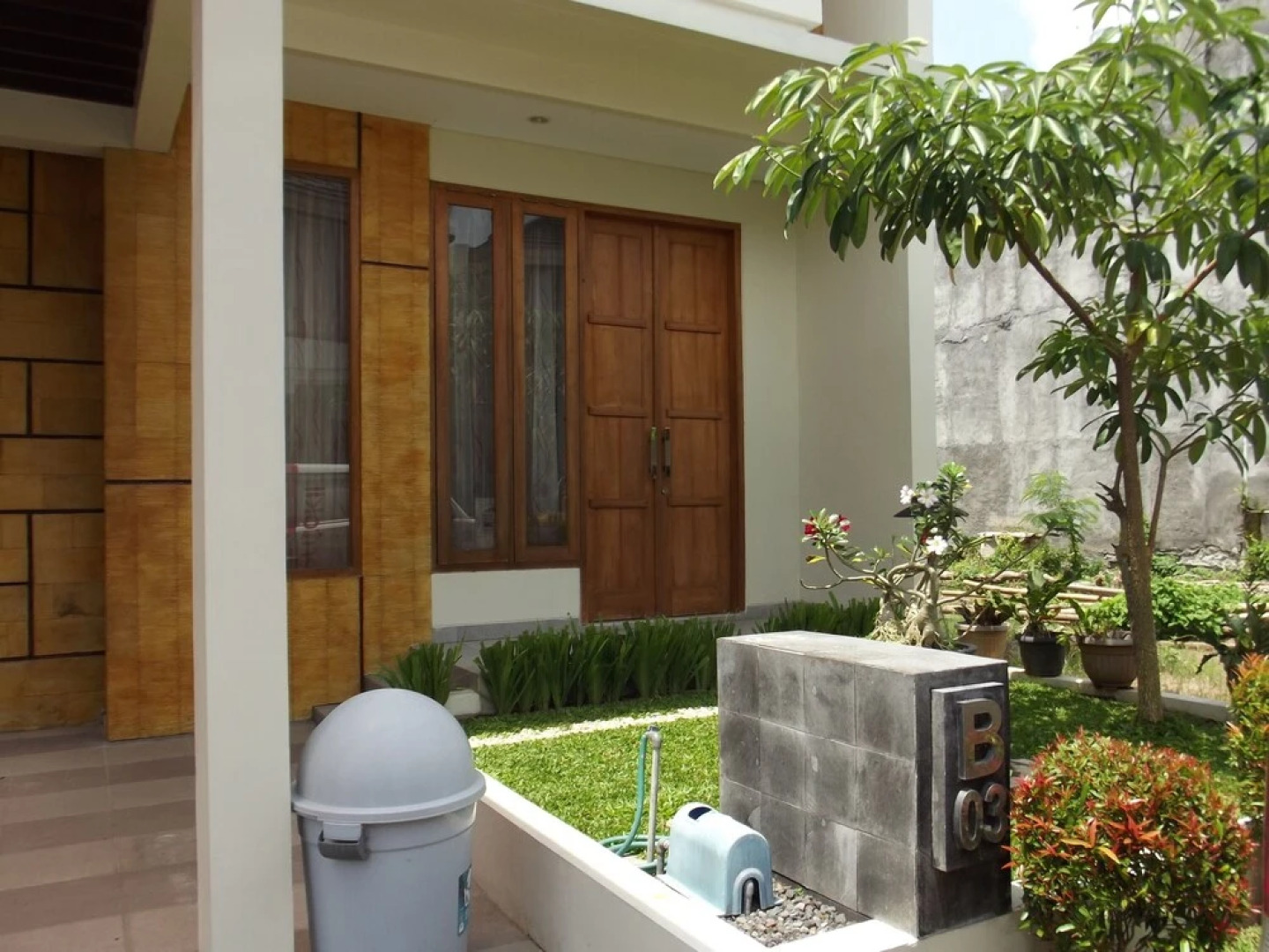 Three Bedrooms House With a Pool