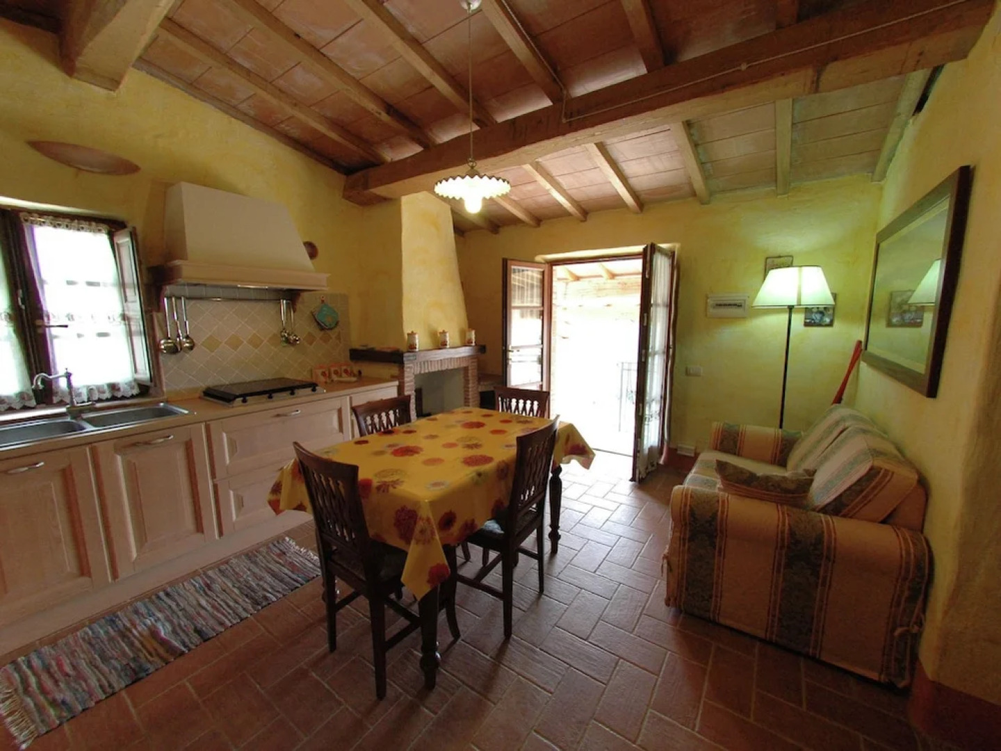 Attractive Apartment with Large Pool & Hot Tub