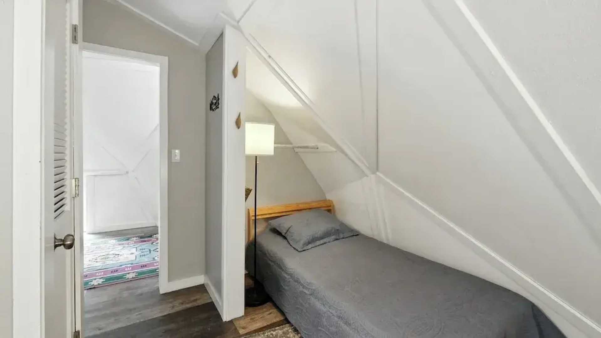 Charming Cabin W/ Scenic Views Near Uc Health 2 Bedroom Cabin