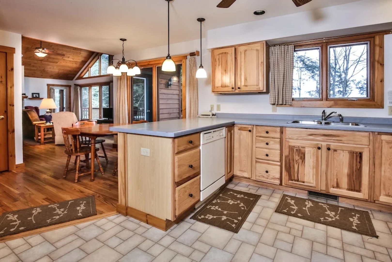 Kentuck Lake Retreat - 3 Br Cottage