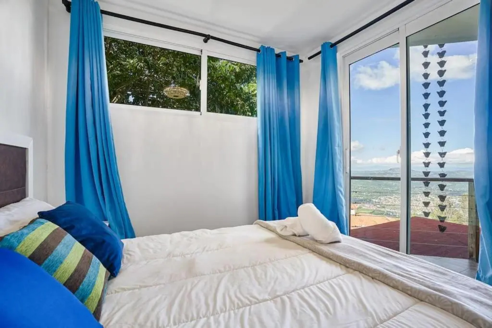 Mansion Dubai-Mountain-Jacuzzi-4BR-Jamaca De Dios