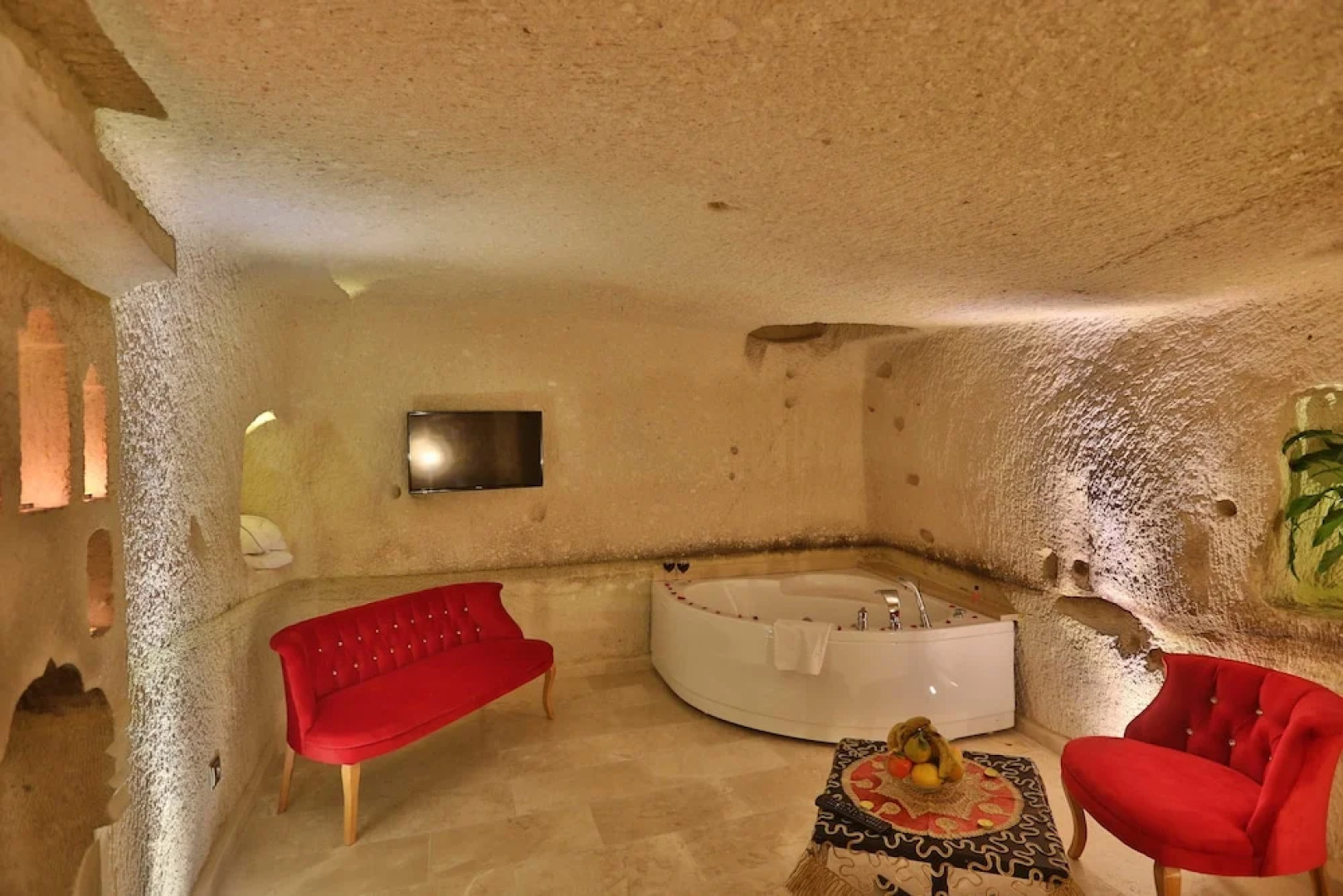 Abu Hayat Cave Suites
