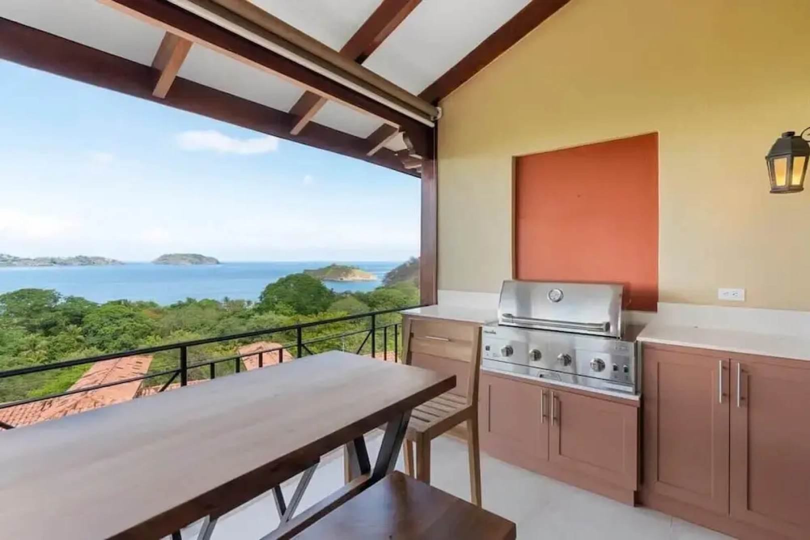 Stylish Villa with Brand-New Furniture, Panoramic Ocean Views, and Infinity Swimming Pool & Hot Tub