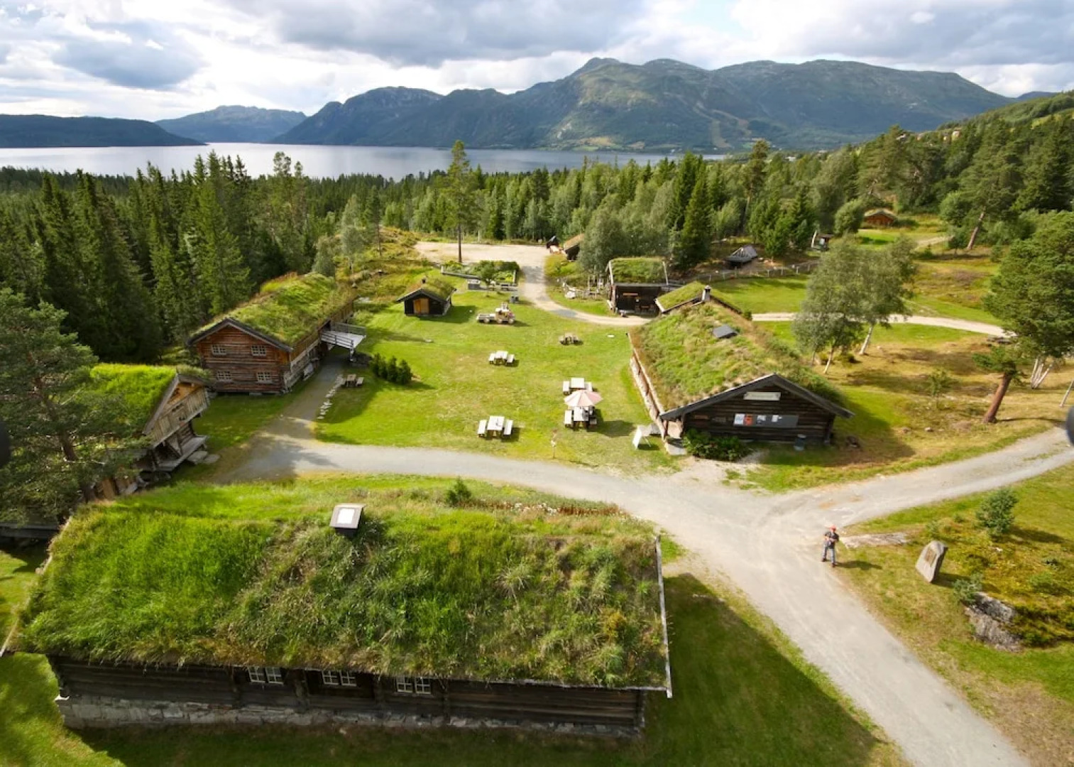 Raulandsakademiet og Vandrerhjem