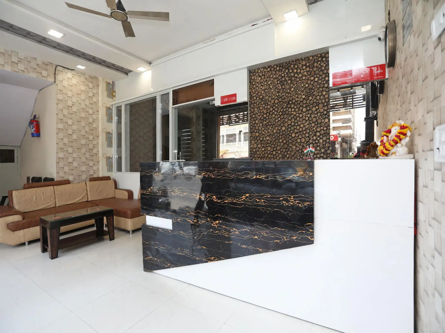 OYO 14949 Hotel Shashi Residency