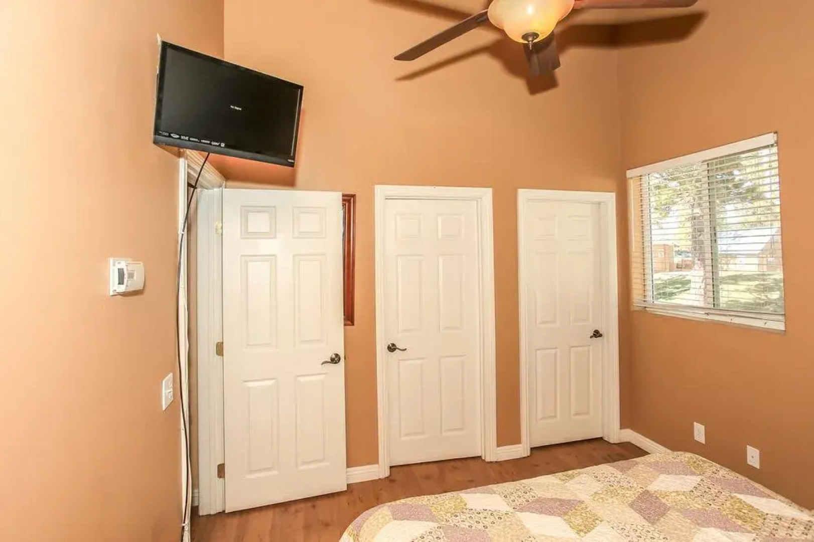 RedAwning "Cabin Big Bear" by the Lake