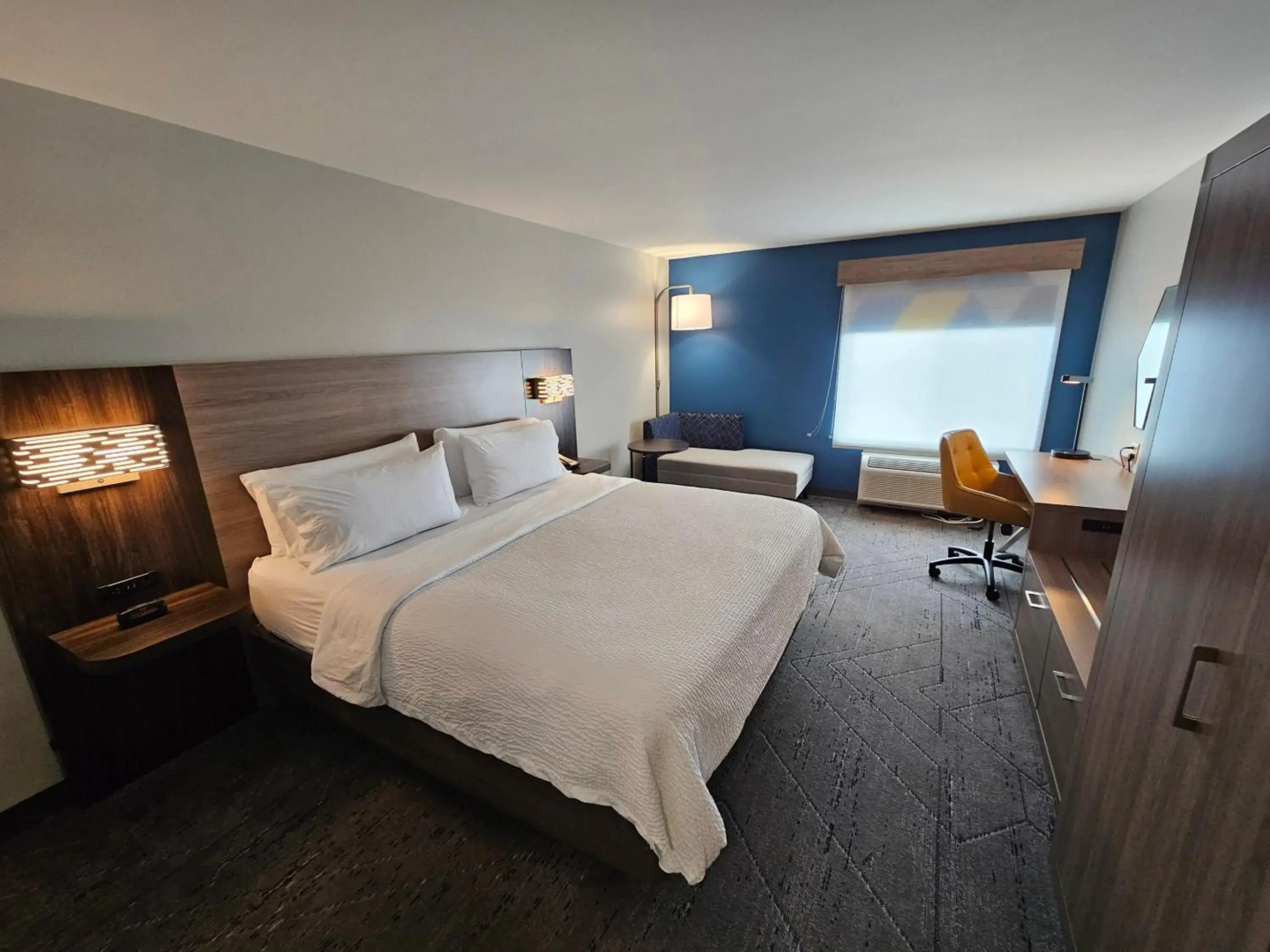 Holiday Inn Express Hotel & Suites Cincinnati-Blue Ash by IHG