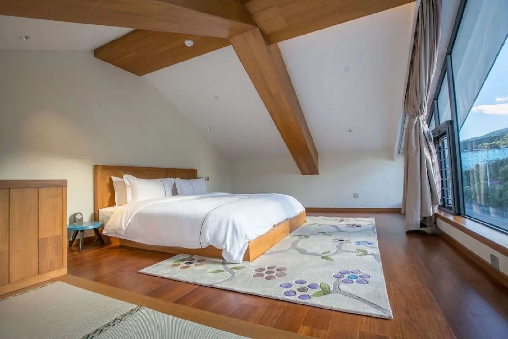 Floral Hotel Dali Luchun Garden