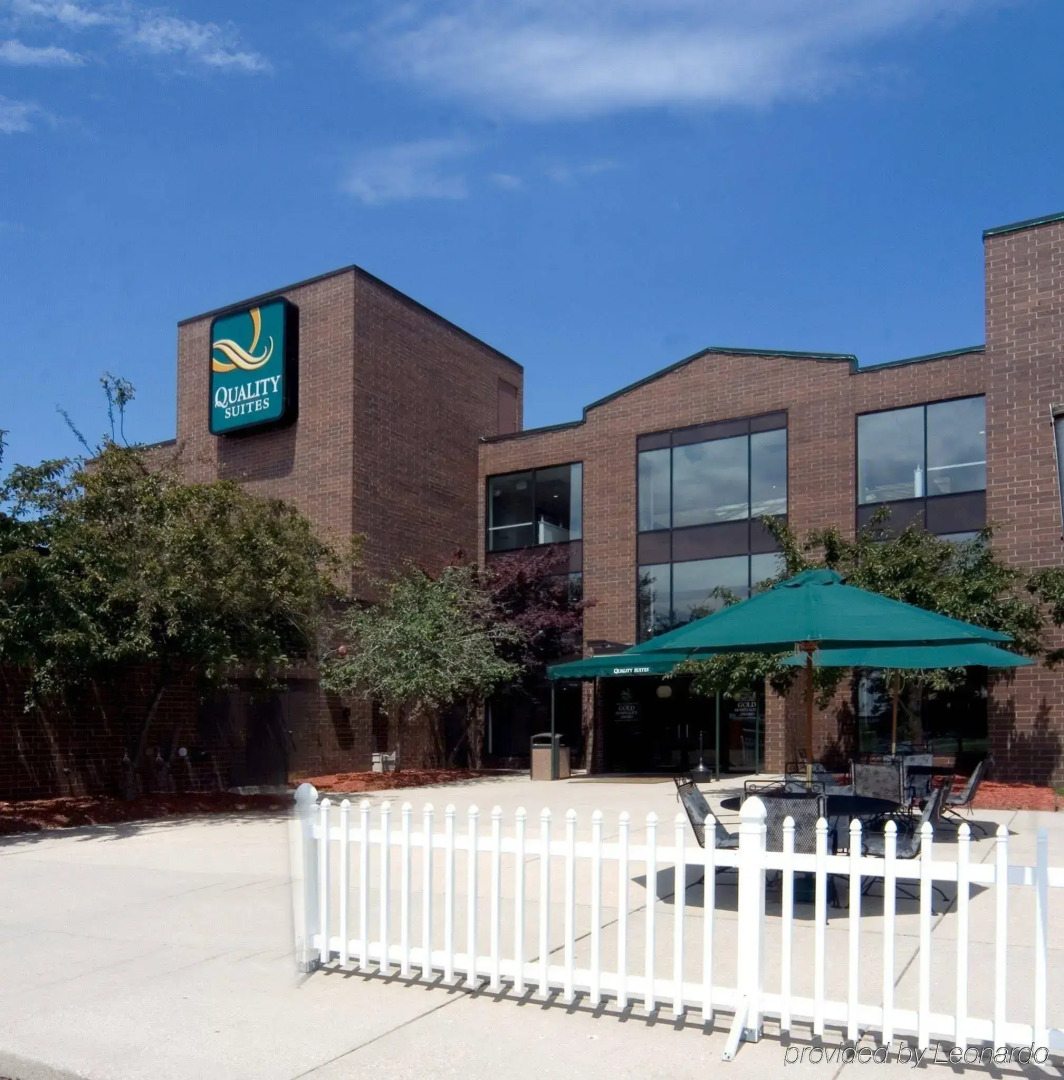 Quality Suites Lansing West