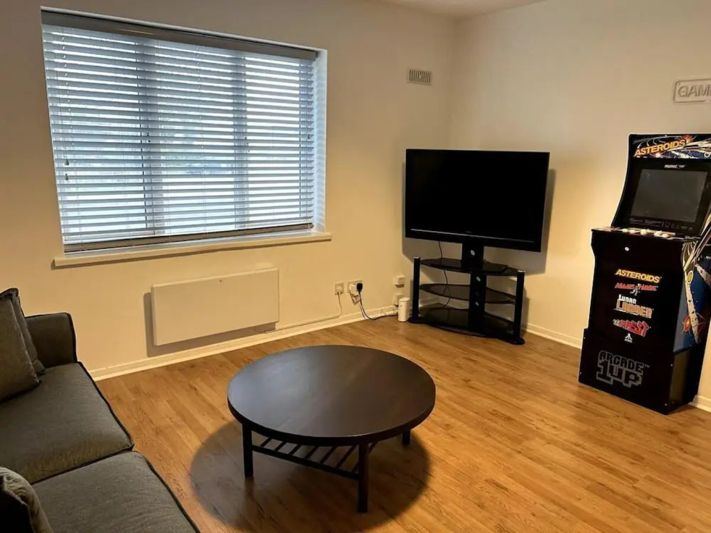 Essex 2 Bed Flat Near Station With Free Parking