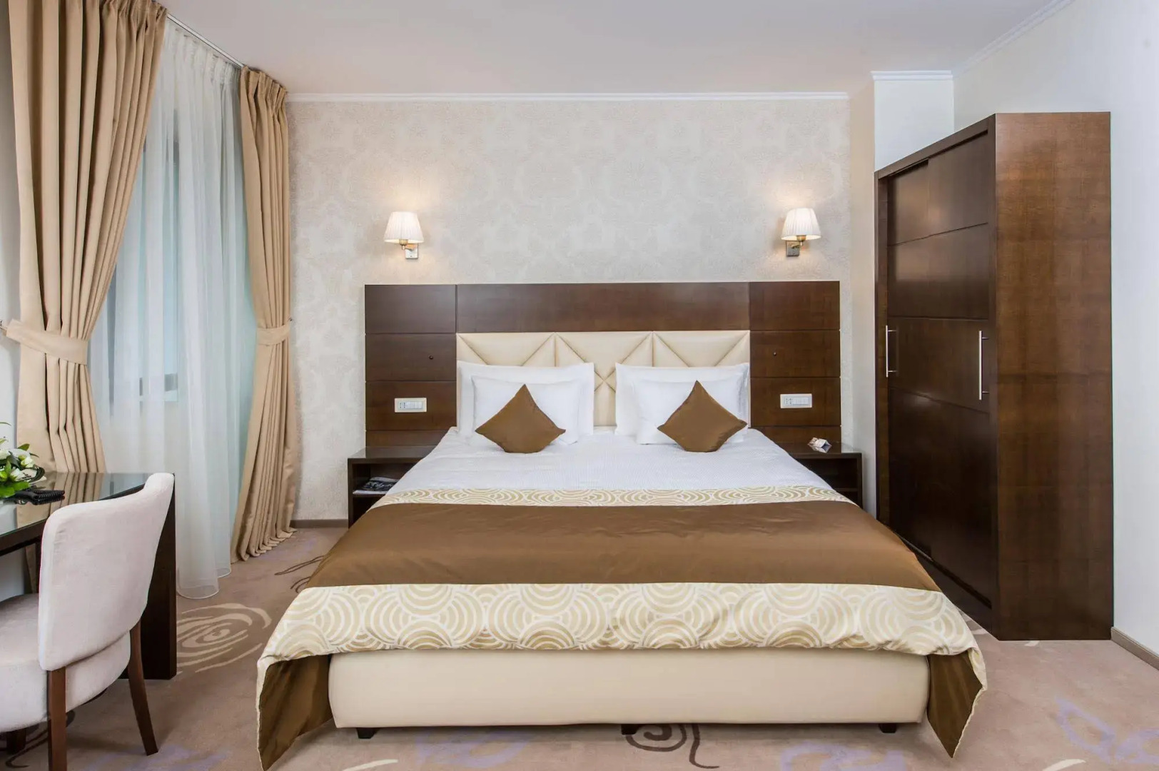 Hotel Coroana de Aur