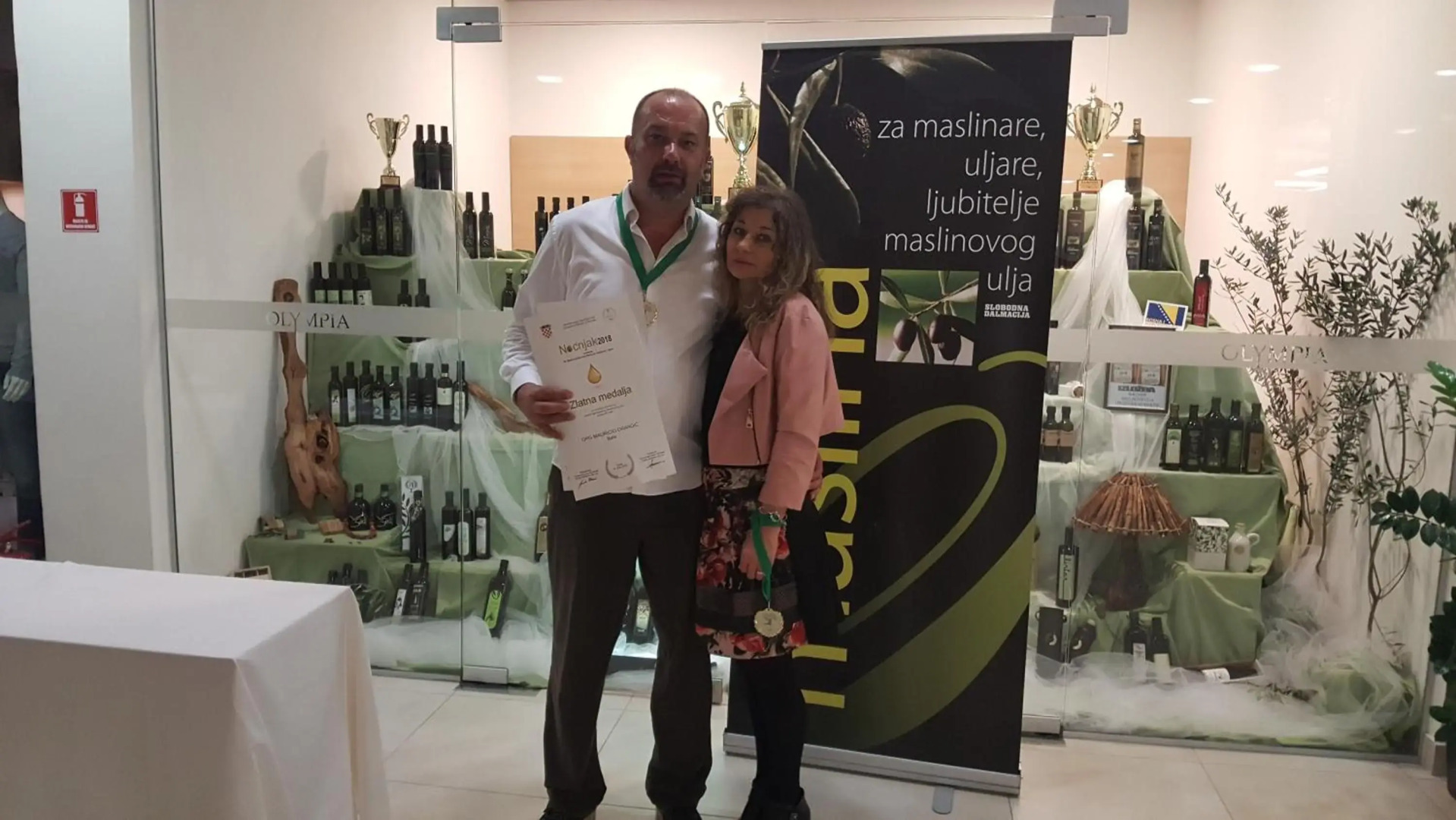 Apartment Red Romantic 2-1