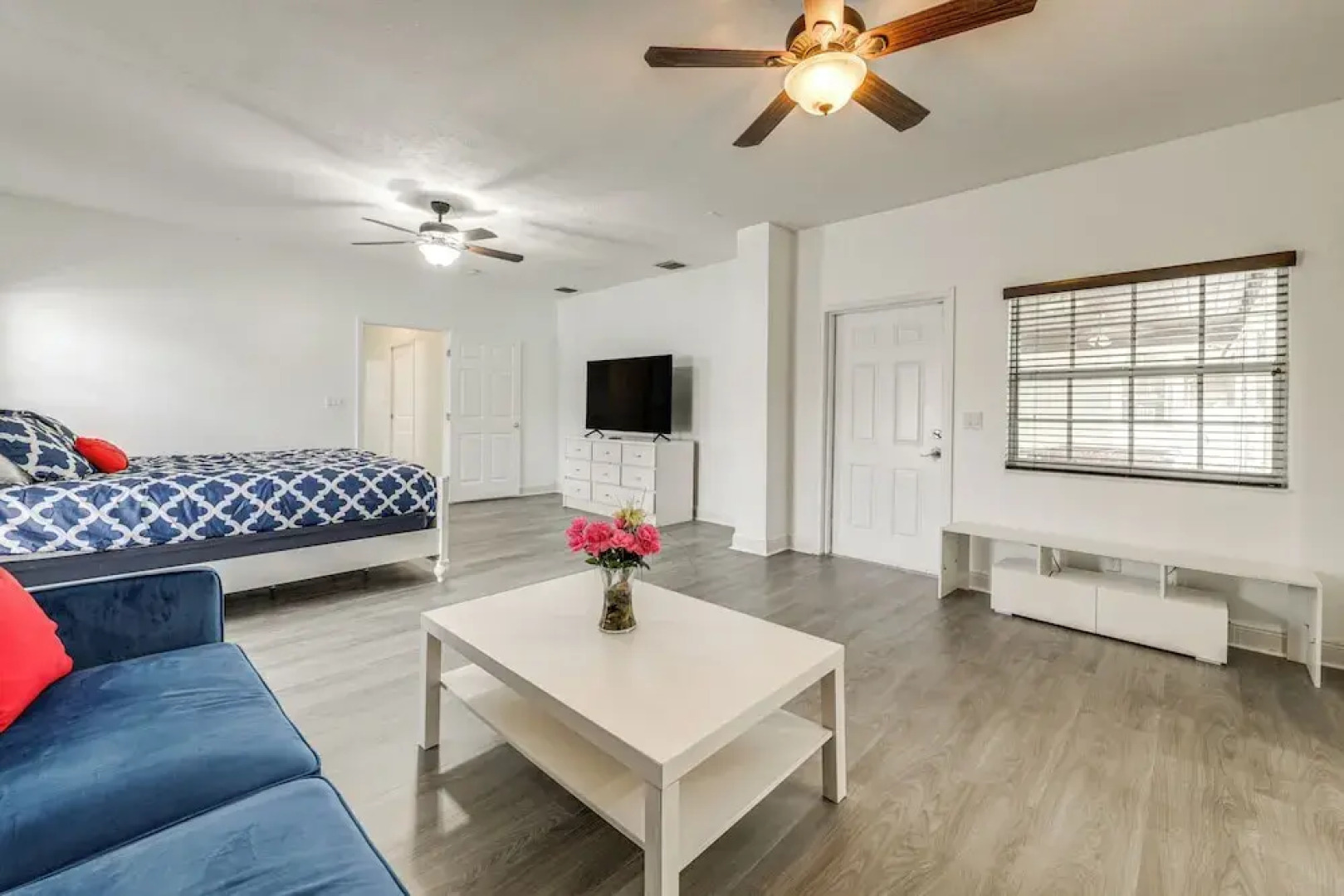 Swim, Barbecue & Game: Home 4 Mi to Pompano Beach!