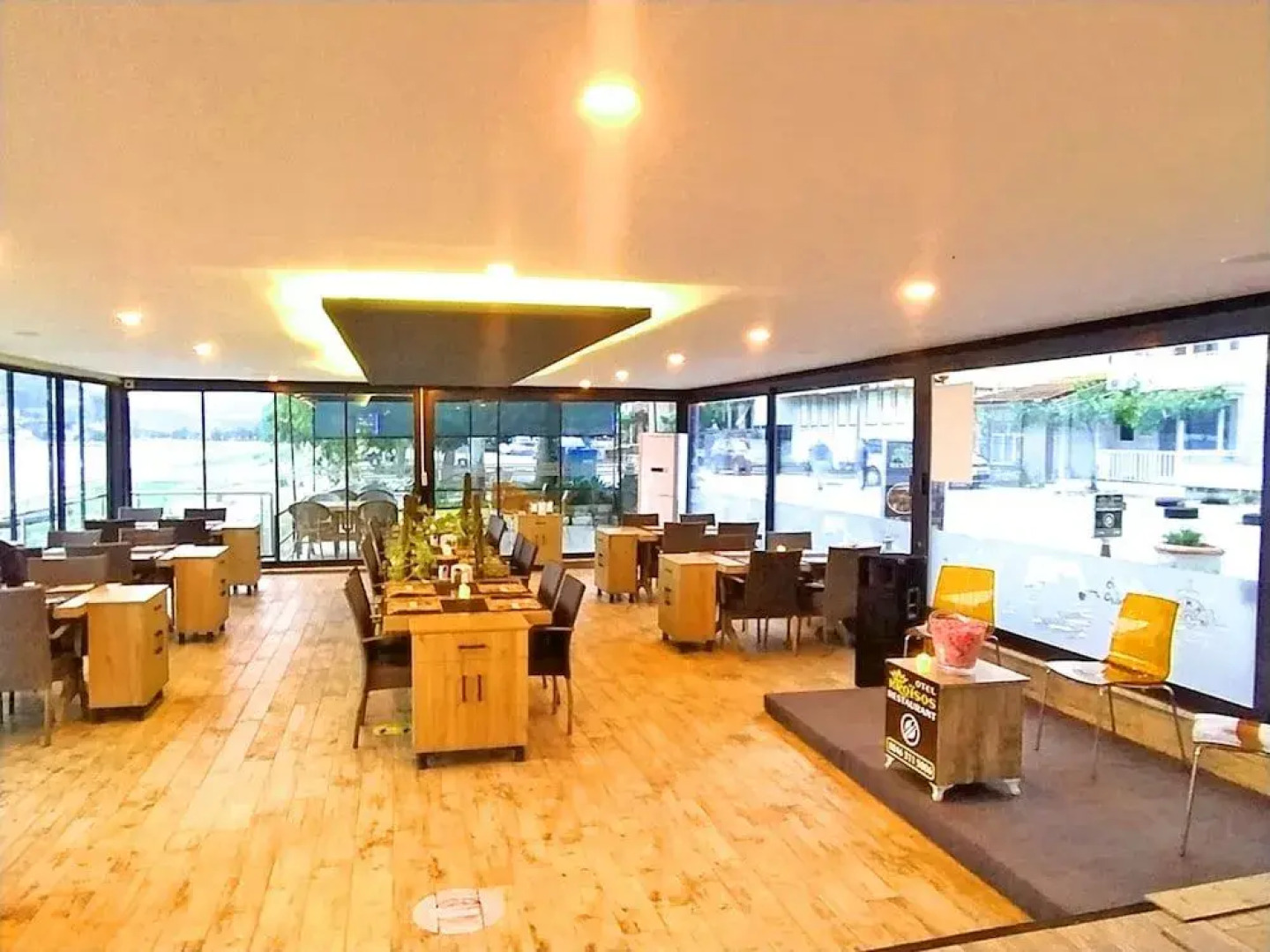 Kroisos Lake Resort Hotel