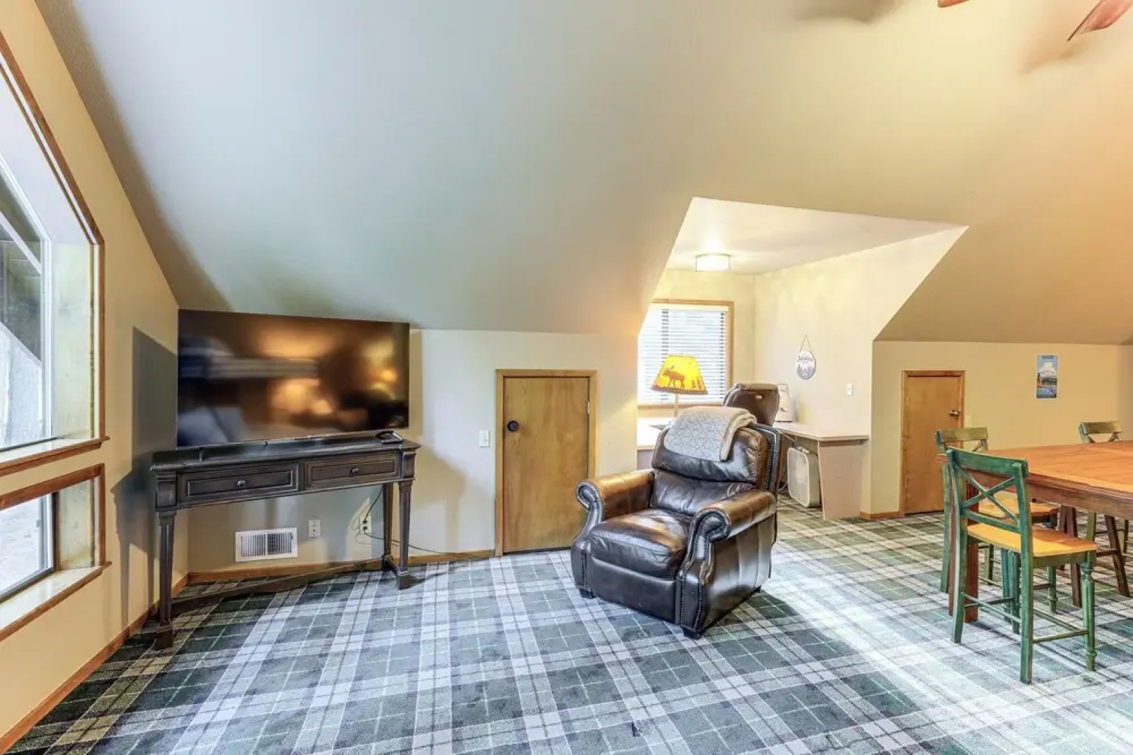 Spacious Retreat w/ Backyard: 1 Mi to Lake Almanor