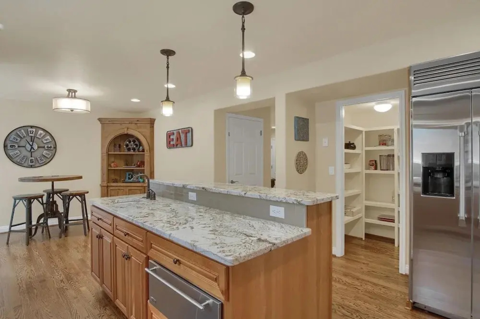 5BR Poe Manor Entertain,hot Tub+has Everything!