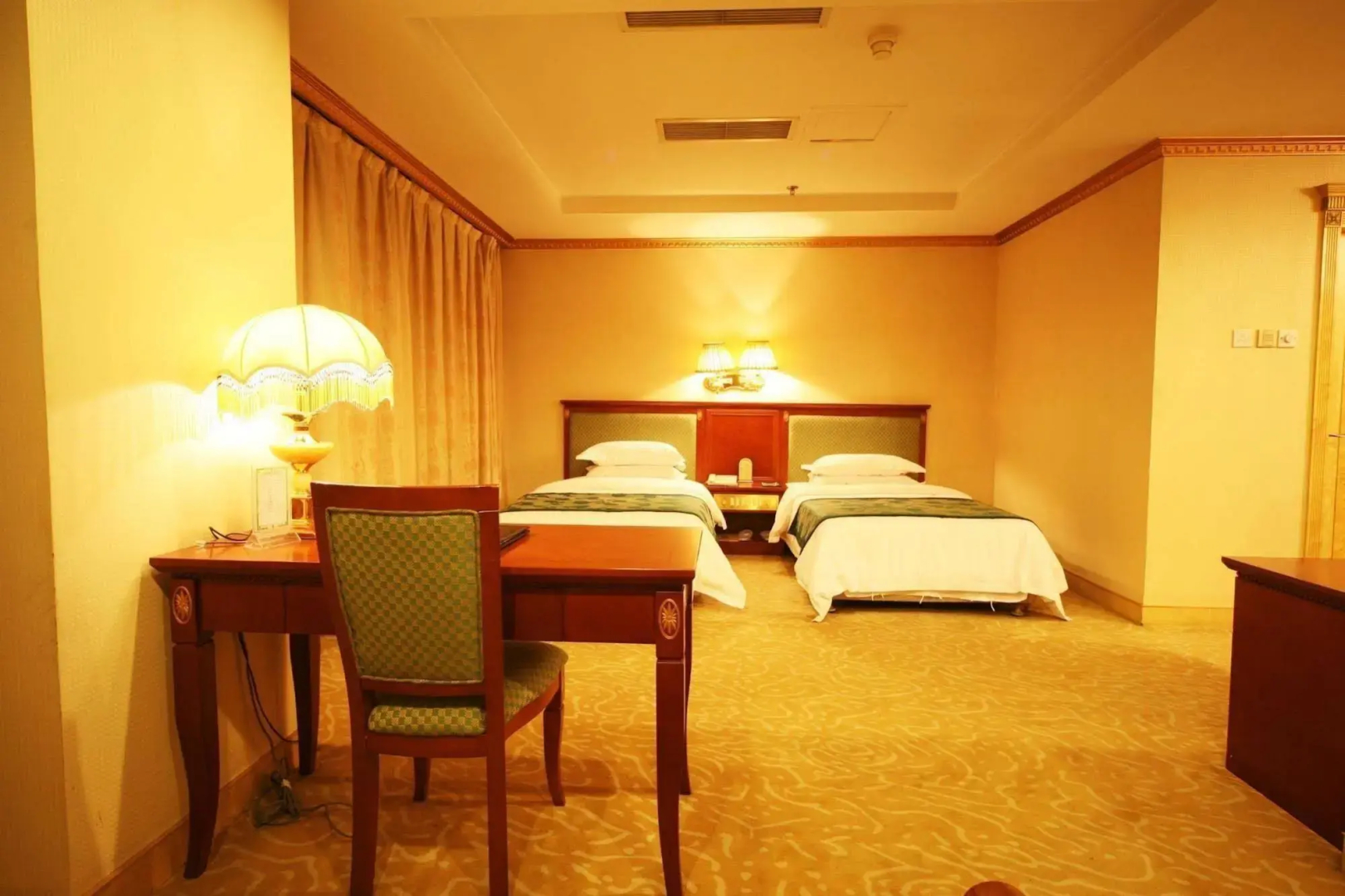 Century Plaza Qidu Hotel