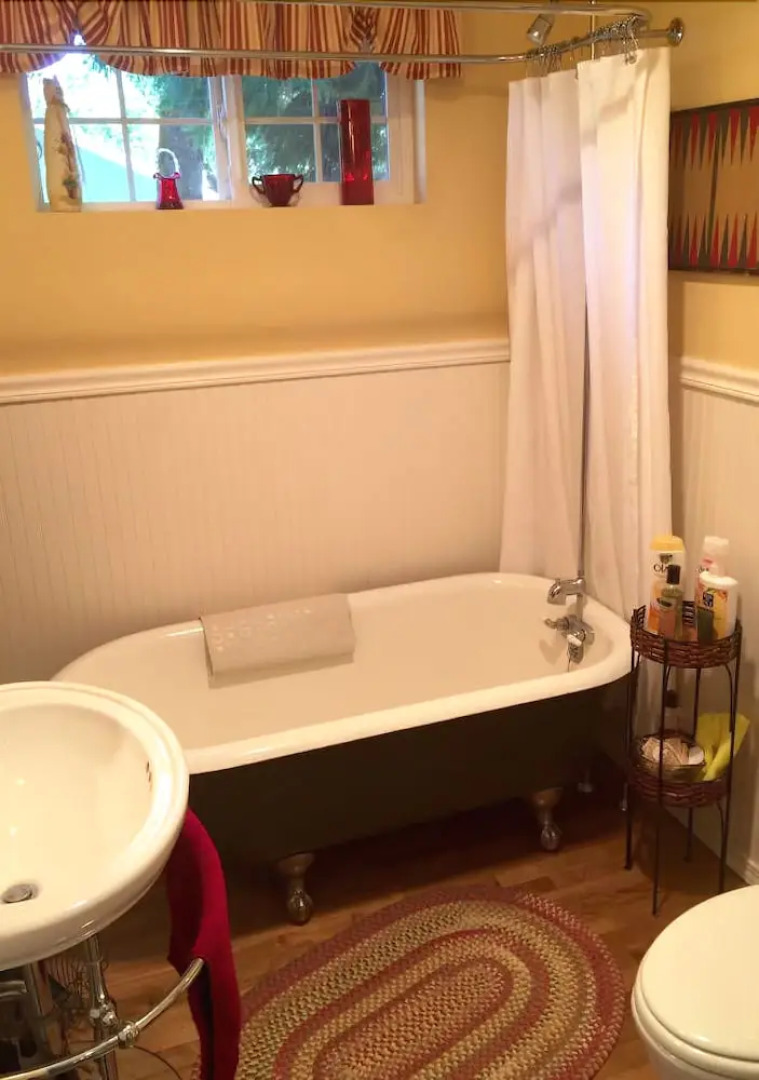 Romantic Rogue River Cottage ~ Near Del Rio Winery