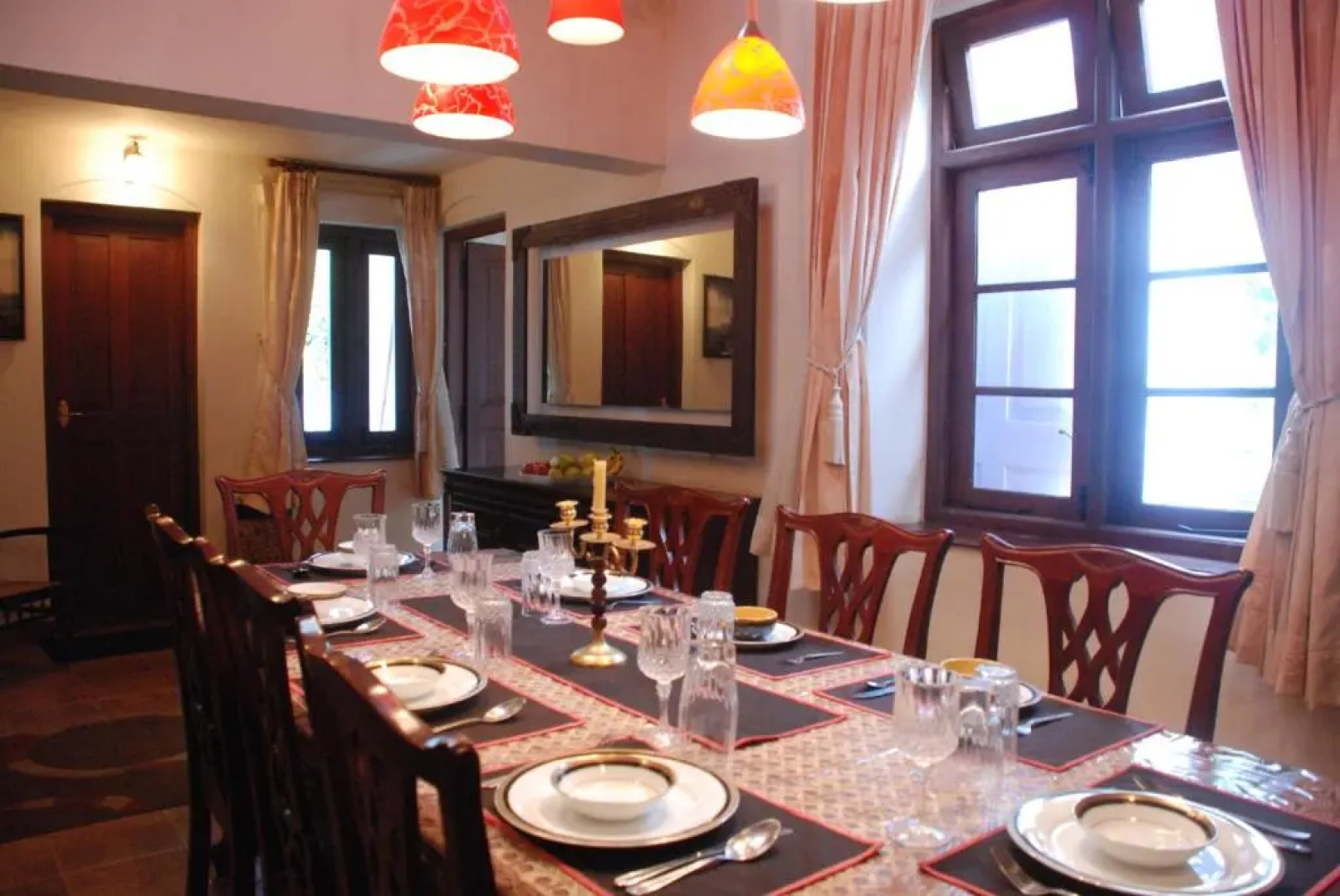 Colonial 4 B/R Home, Great for Families, Coonoor