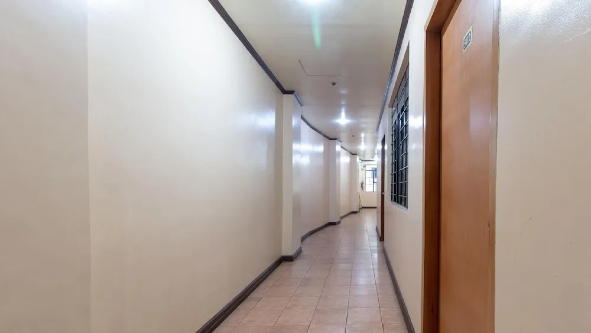 RedDoorz @ Downtown Tacloban