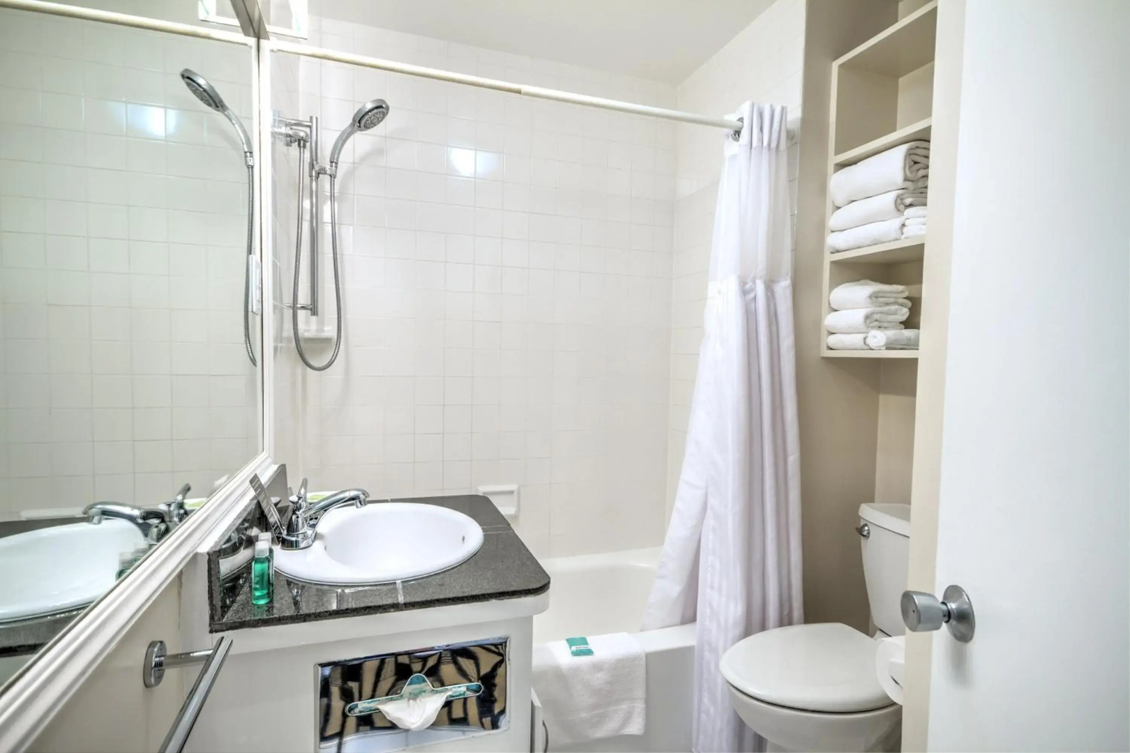 Suites At Fishermans Wharf