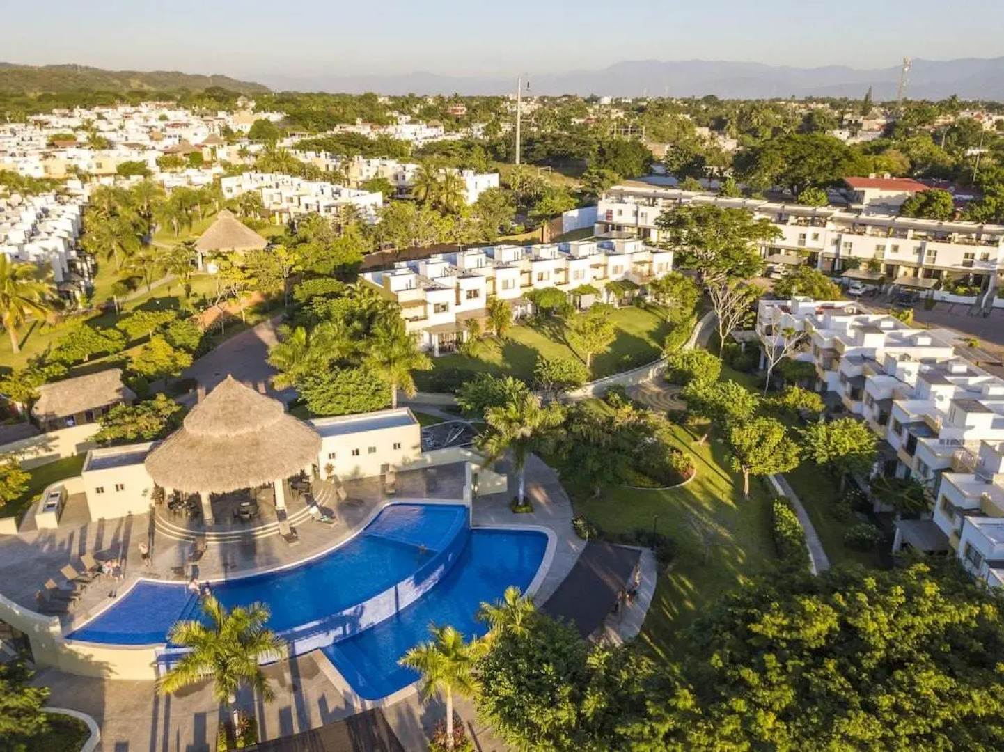 Los Amores 12 3 BR by Casago