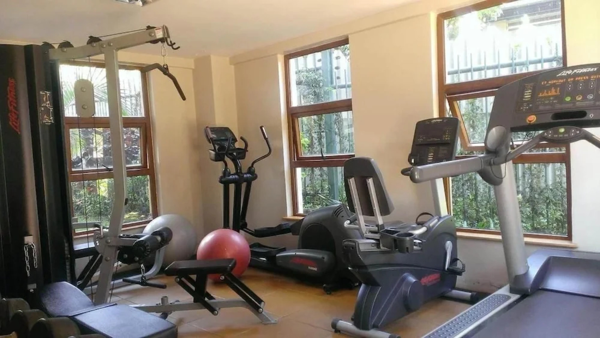 Fenesi Gardens Apartments