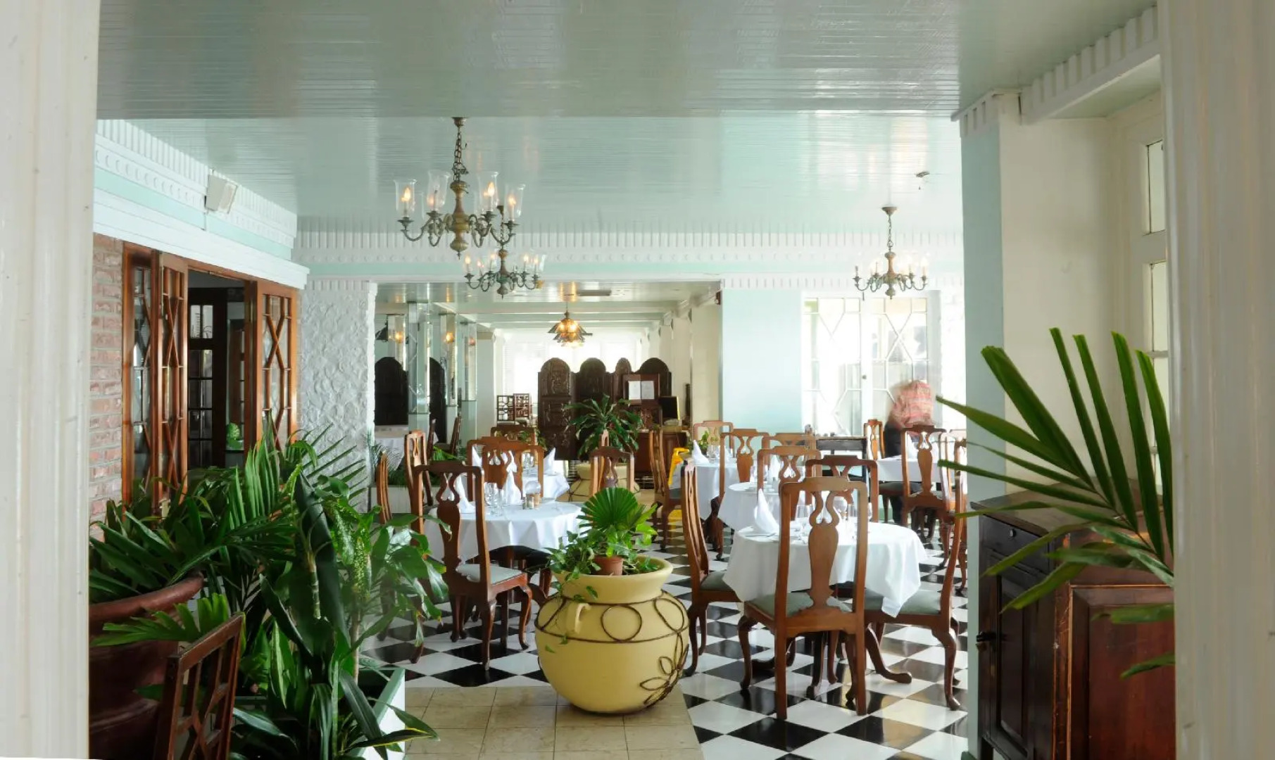 Shaw Park Beach Hotel