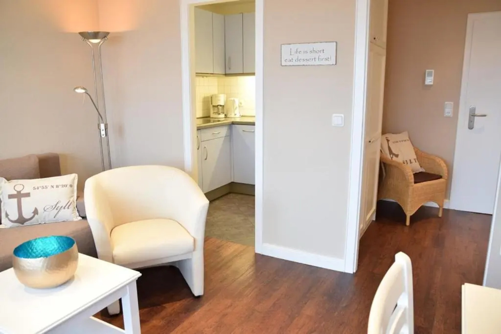 Schönes neues hochwertig renoviertes 2-Zimmer Appartement in der 4. Etage.