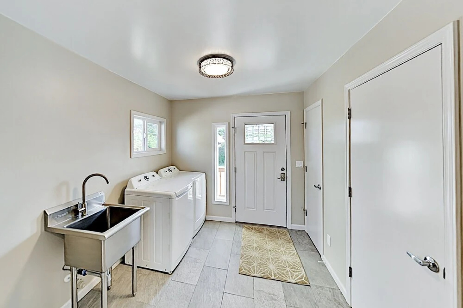 881 N Pacific Street Home 3 Bedrooms 1 Bathroom Home