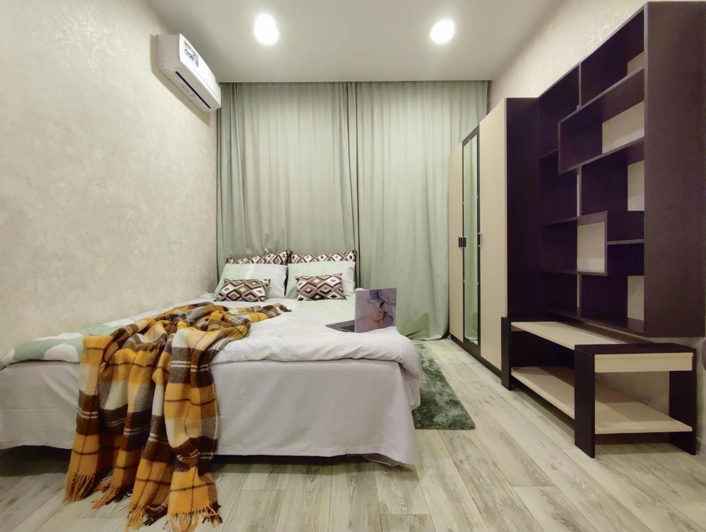 Гости любят на улице Анны Ахматовой