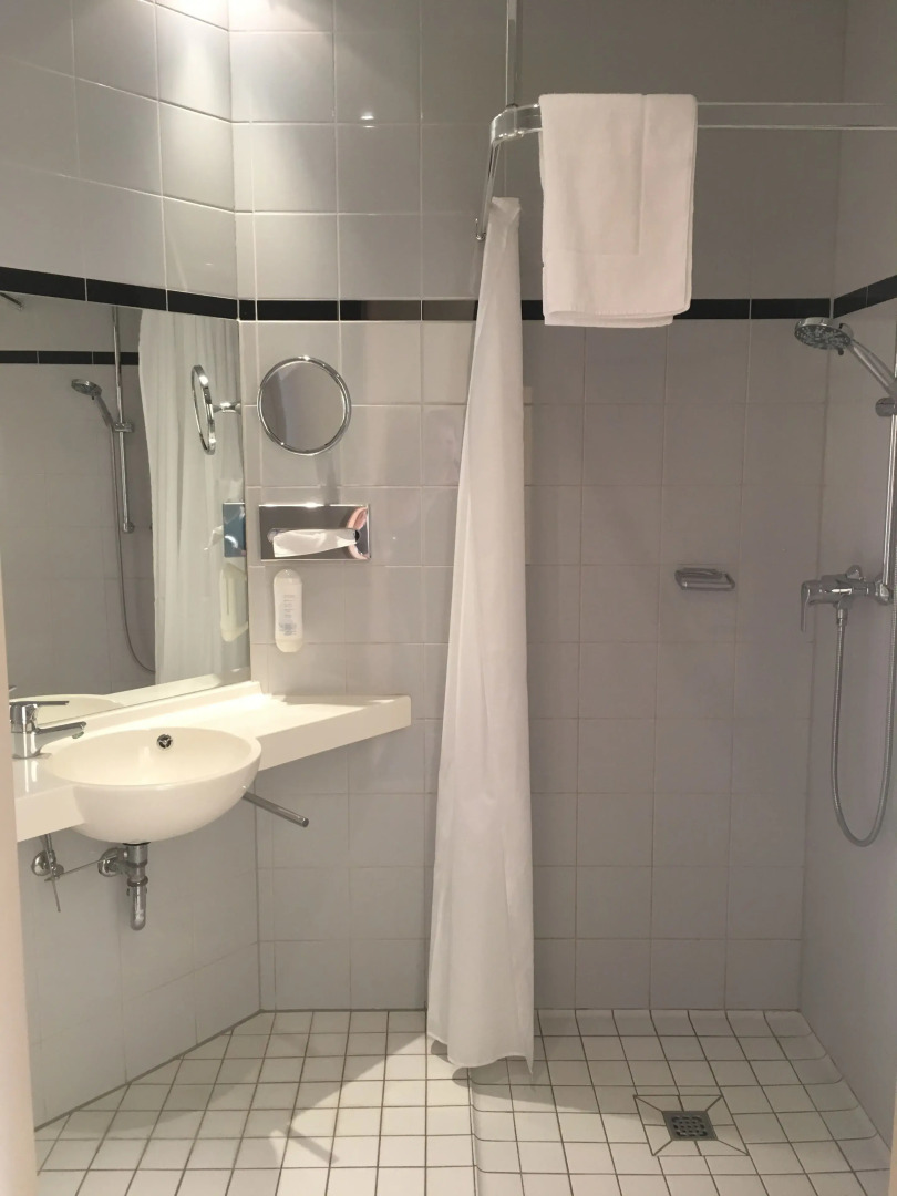 Warias Hotel & Restaurant