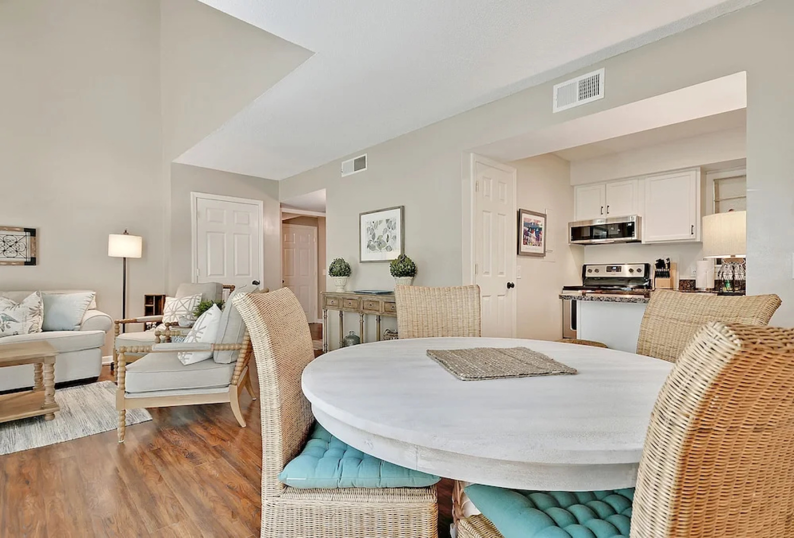 Coastal Chic Villa 2 Bedrooms 2 Bathrooms Villa