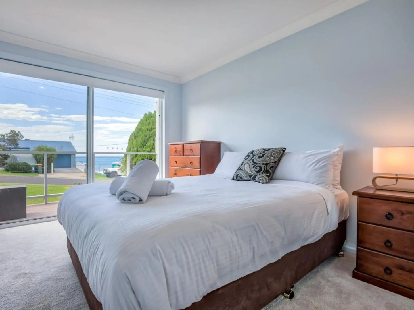 KITESURFER Gerroa 4pm checkout on Sundays