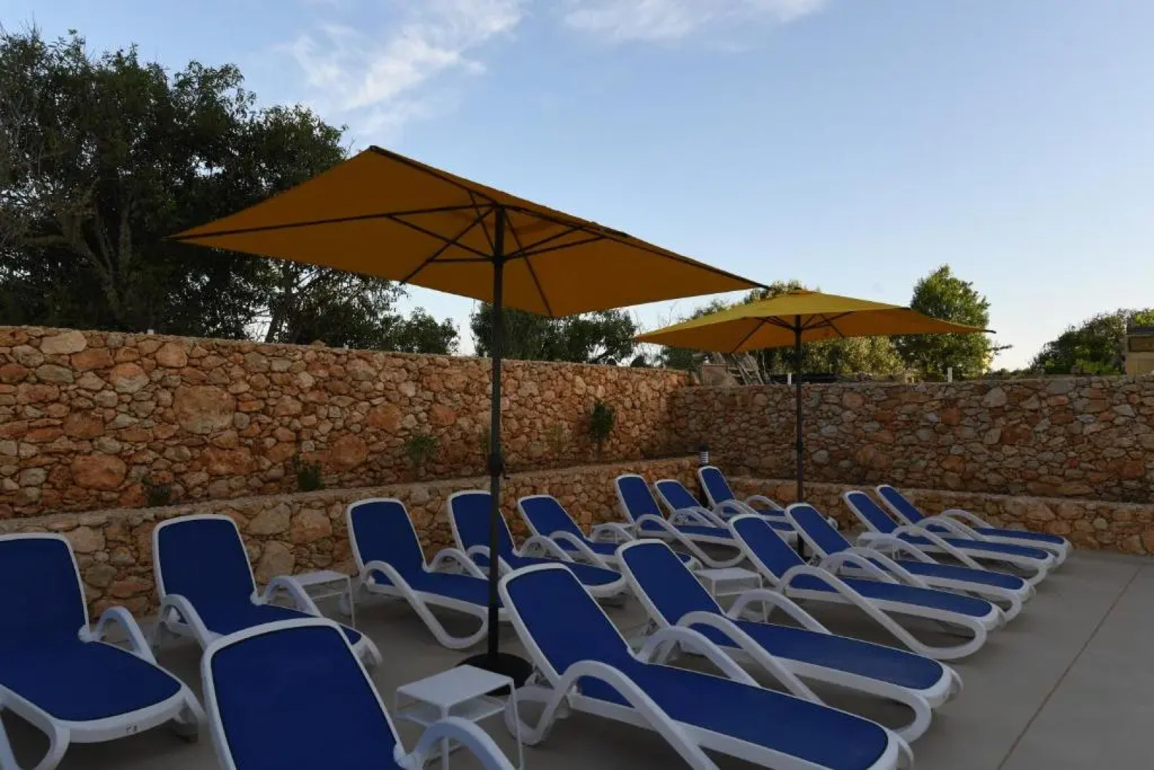 Wileg 4B Luxury Two Bedroom Apartment with Shared Swimming Pool.